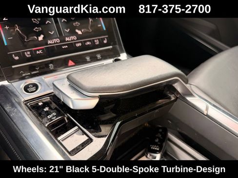 Used 2022 Audi e-tron Premium Plus image 23