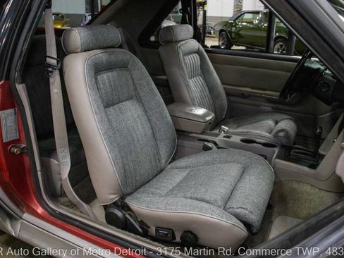 Used 1991 Ford Mustang GT RWD image 40