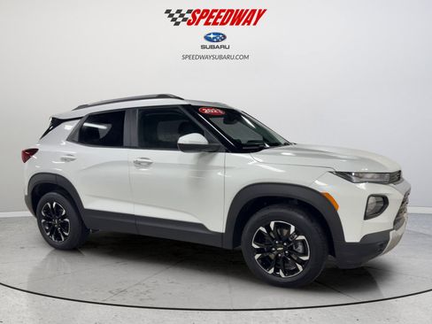 Used 2023 Chevrolet TrailBlazer LT w/ Convenience Package AWD/4WD image 3