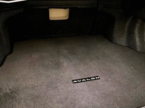 Used 2016 Toyota Avalon Limited image 33