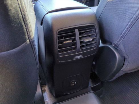 Used 2022 Ford Escape SE w/ SE Sport Appearance Package image 20