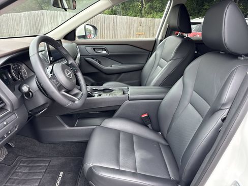 Used 2023 Nissan Rogue SV w/ SV Premium B Package FWD image 9