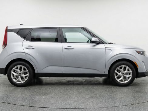 Used 2025 Kia Soul LX w/ LX Technology Package image 11