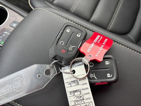 Used 2023 GMC Acadia Denali w/ Black Diamond Edition image 7