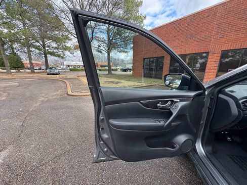 Used 2017 Nissan Rogue S image 20