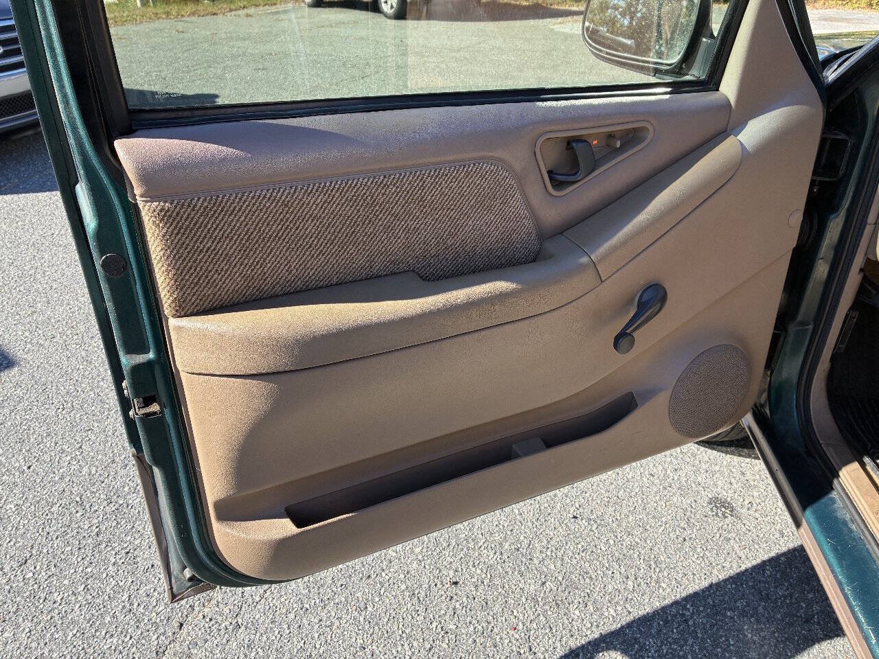 Used 1996 Chevrolet S10 Pickup LS RWD image 8