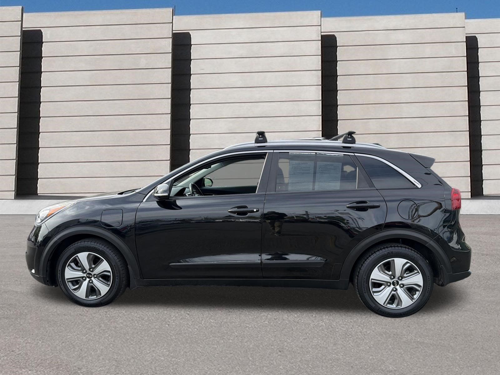 Used 2018 Kia Niro EX FWD image 2