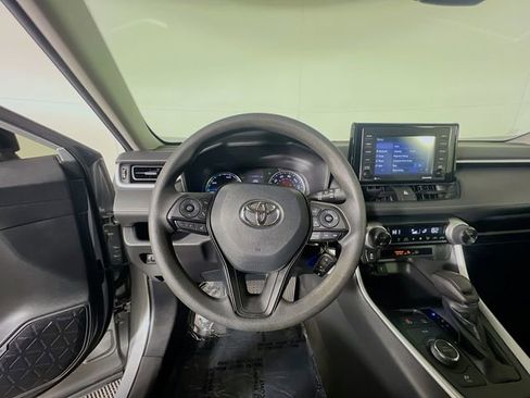 Used 2020 Toyota RAV4 LE image 13