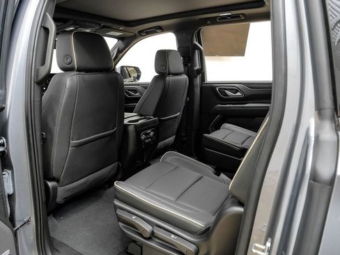 Used 2022 GMC Yukon XL SLT w/ SLT Premium Package image 38