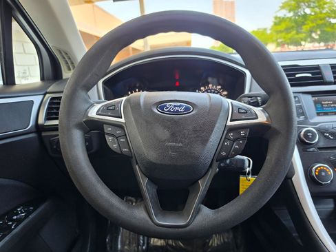 Used 2015 Ford Fusion SE FWD image 17