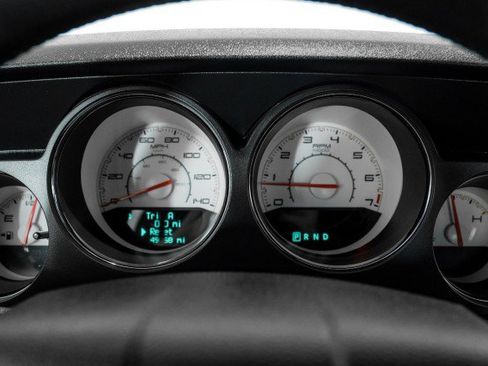 Used 2013 Dodge Challenger SXT image 16