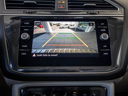 Used 2023 Volkswagen Tiguan SE image 45