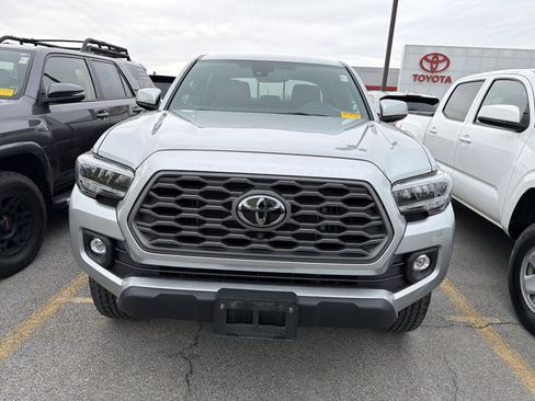 Used 2023 Toyota Tacoma TRD Off-Road w/ TRD Premium Off Road Package AWD/4WD image 3