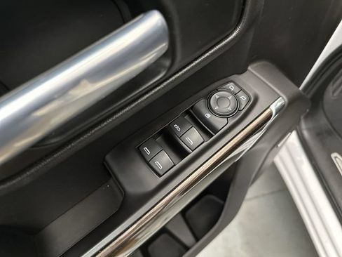 Used 2019 Chevrolet Silverado 1500 LT Trail Boss AWD/4WD image 17