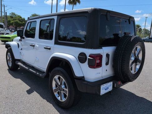 Used 2018 Jeep Wrangler Unlimited Sahara AWD/4WD image 6