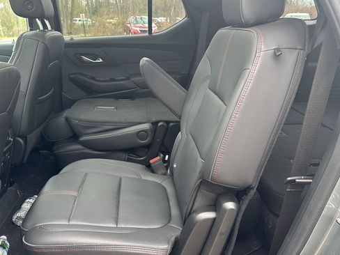 Used 2023 Chevrolet Traverse RS image 12