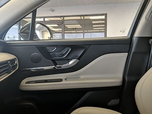 Certified 2025 Lincoln Corsair Premiere image 19