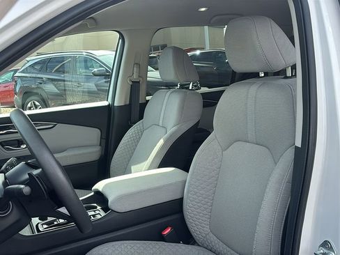 Used 2023 Honda Pilot LX image 10