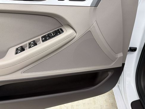 Used 2019 Genesis G80 3.8 RWD image 29
