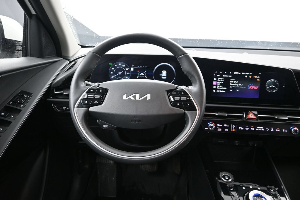 Certified 2024 Kia Niro Wind w/ Wind Preserve Package FWD image 31