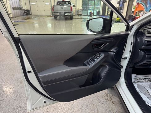 Used 2025 Subaru Crosstrek 2.0i AWD/4WD image 12
