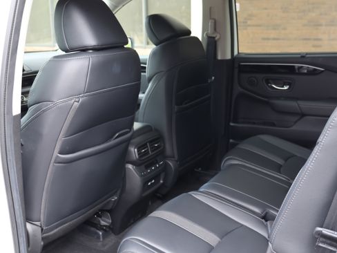 Used 2023 Honda Pilot Touring image 18