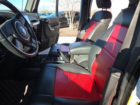 Used 2012 Jeep Wrangler Unlimited Sahara w/ Connectivity Group image 3