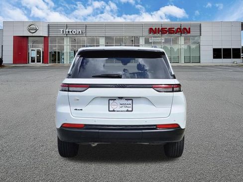 Used 2025 Jeep Grand Cherokee Altitude AWD/4WD image 5