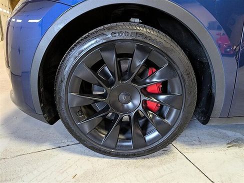 Used 2023 Tesla Model Y Long Range image 15