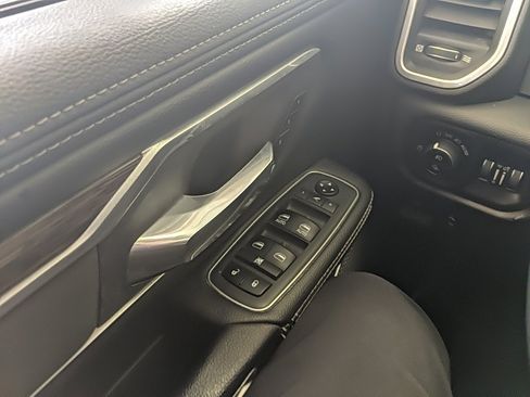 Used 2019 RAM 1500 Laramie image 27