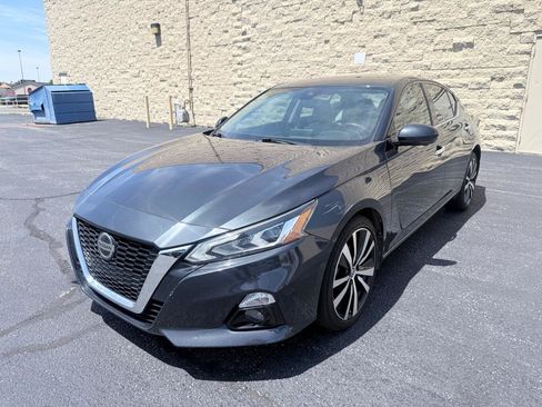 Used 2022 Nissan Altima 2.5 Platinum AWD/4WD image 1