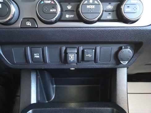 Used 2020 Toyota Tacoma TRD Sport AWD/4WD image 62