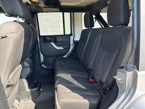 Used 2018 Jeep Wrangler Unlimited Sahara AWD/4WD image 28