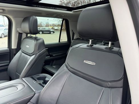 Used 2025 Ford Expedition Max Platinum image 19