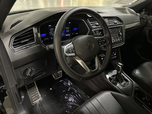 Certified 2023 Volkswagen Tiguan SE R-Line image 14