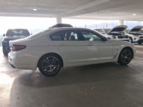 Certified 2023 BMW 530e w/ Executive Package image 11