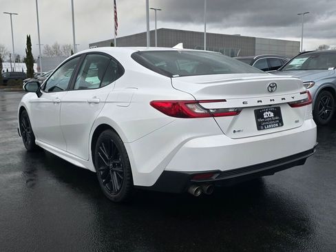 Used 2025 Toyota Camry SE image 4