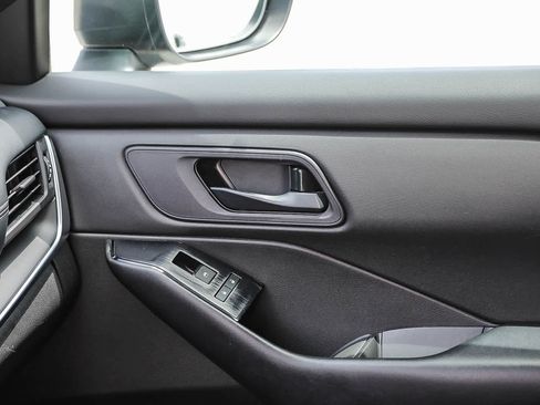 Used 2024 Nissan Rogue S FWD image 21