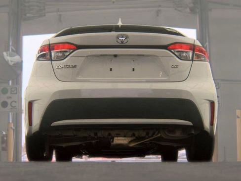 Used 2020 Toyota Corolla LE FWD image 5