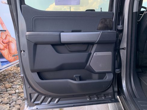 Used 2024 Ford F250 Lariat w/ Sport Appearance Package image 24