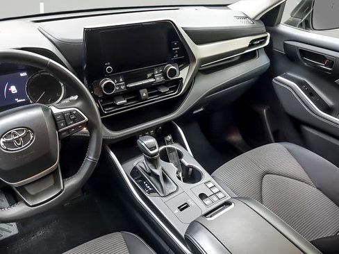 Used 2023 Toyota Highlander LE image 13