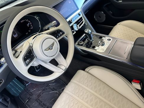 New 2025 Bentley Flying Spur Plug-In Hybrid image 13