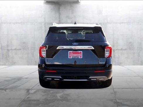Used 2022 Ford Explorer XLT w/ Equipment Group 202A image 6