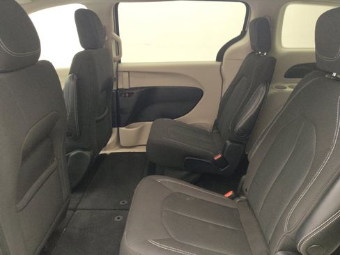 Used 2023 Chrysler Voyager LX FWD image 18