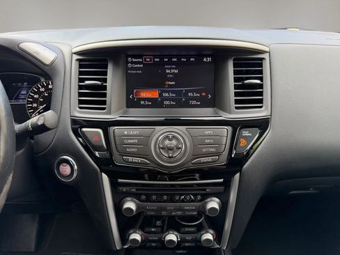 Used 2019 Nissan Pathfinder SV AWD/4WD image 25