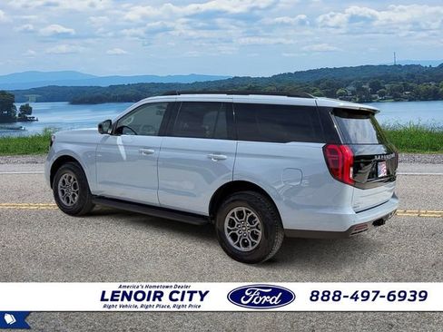 Used 2025 Ford Expedition Active RWD image 5