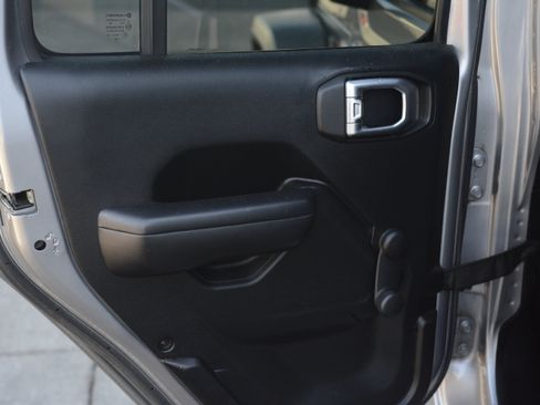 Used 2018 Jeep Wrangler Unlimited Sport AWD/4WD image 24