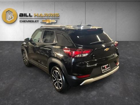 Used 2024 Chevrolet TrailBlazer LT w/ LT Cold Weather Package FWD image 12