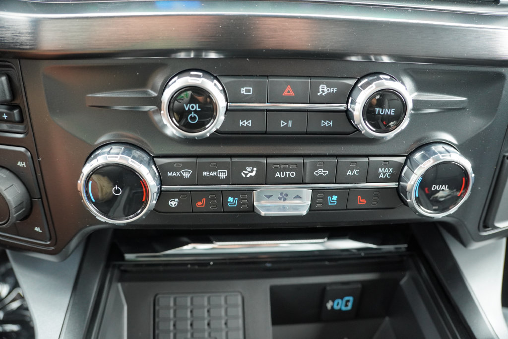 New 2027 Ford F350 Lariat w/ Black Appearance Package AWD/4WD image 17
