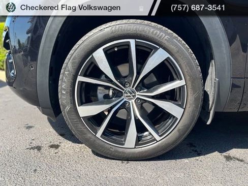 Used 2024 Volkswagen Atlas Cross Sport SEL Premium R-Line w/ Adventure Package AWD/4WD image 5